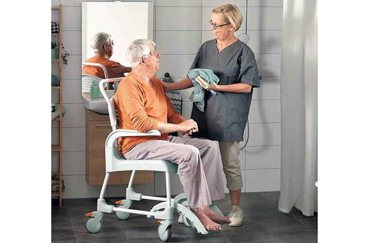 Chaise-douche-Clean-petites-roues-2